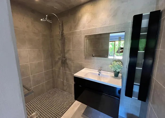 Costa Di Fiori * קוטי-קיאברי